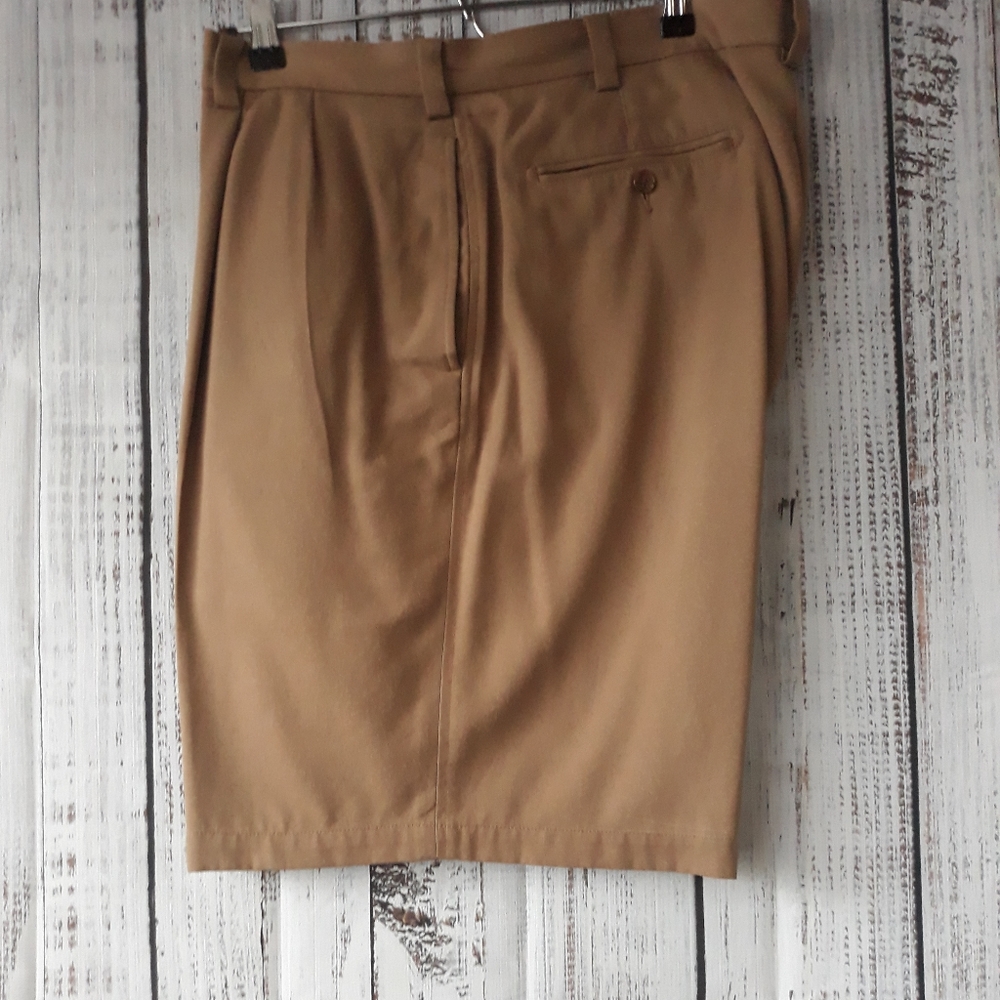 Daniel Cremiuex Classic short pleated pants. Size 38.